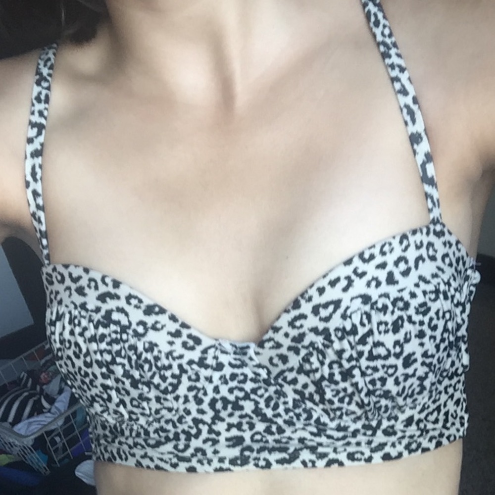 ⚡️SALE⚡️ cheetah print swim top